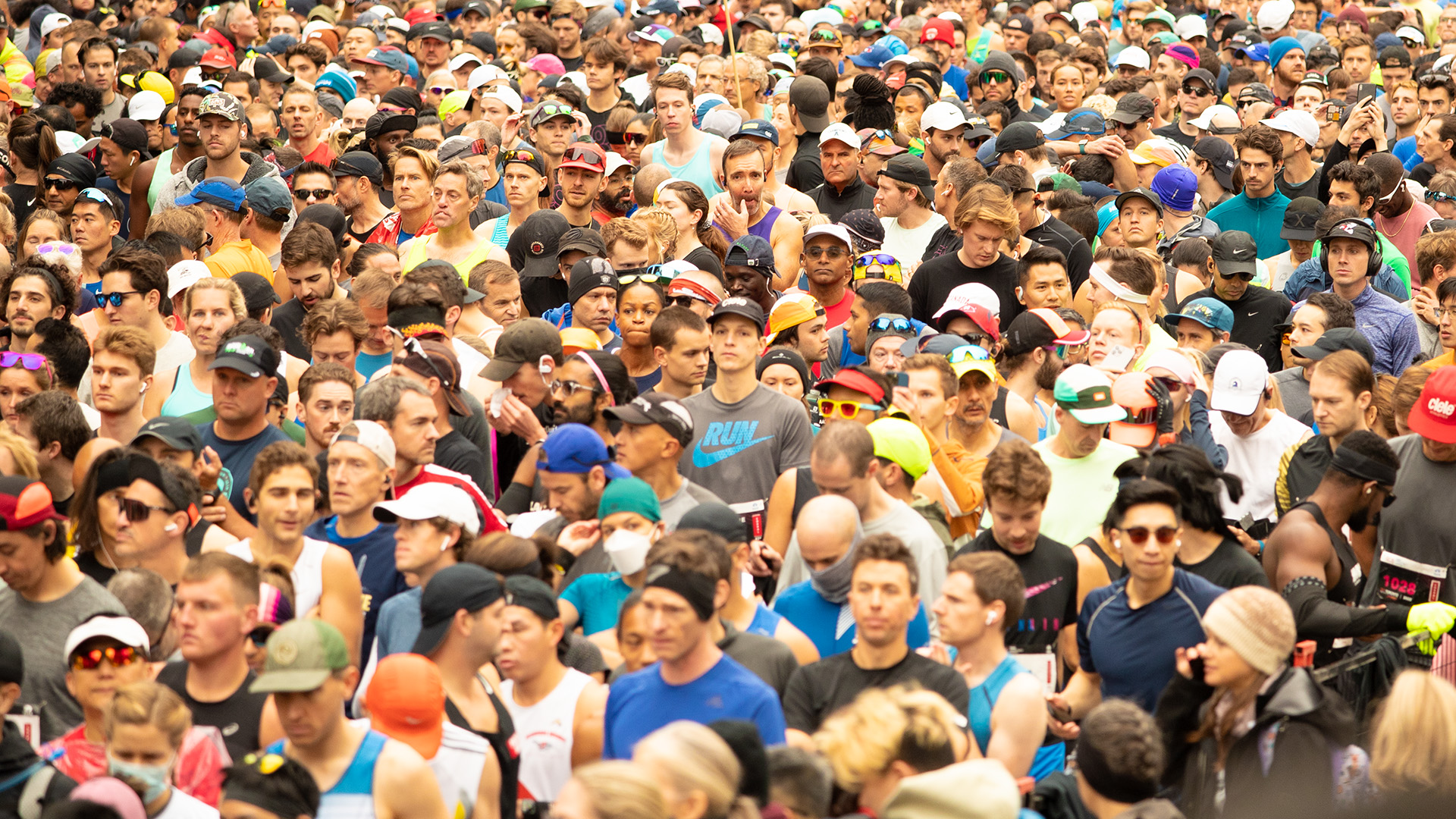 Marathon: Random man in a crowd of marathon runners